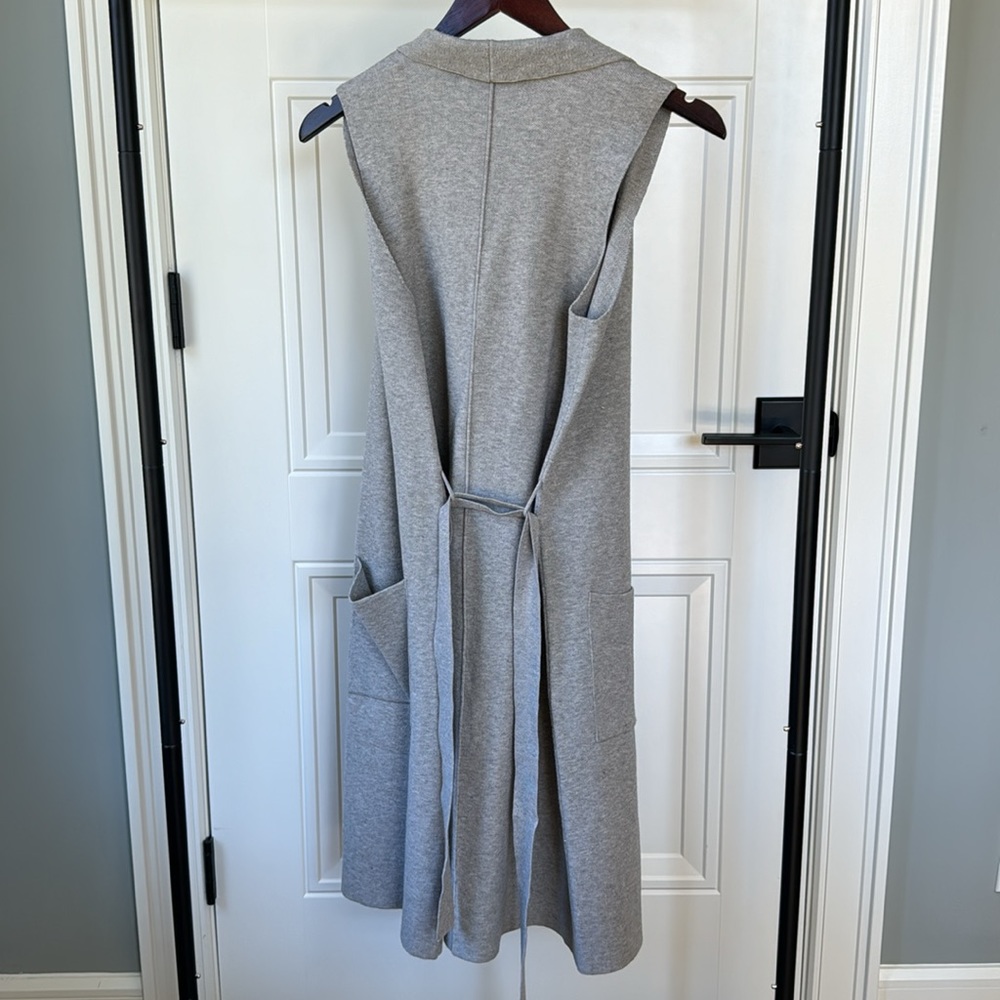 cupcakes & cashmere • Carmen Vest • Light Heather Grey - Picture 4 of 6